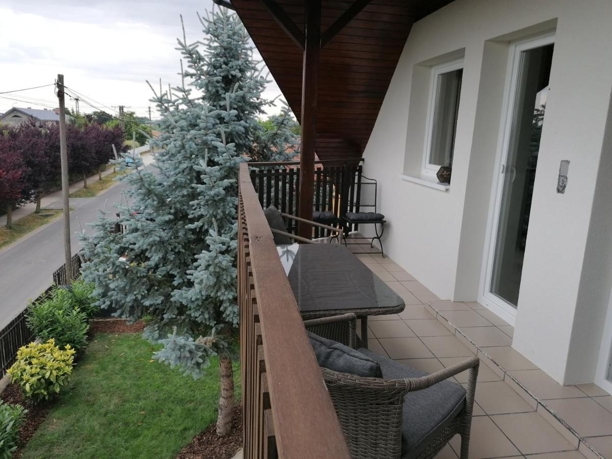 Villa Lili Apartments Balatonkeresztúr Dış mekan fotoğraf