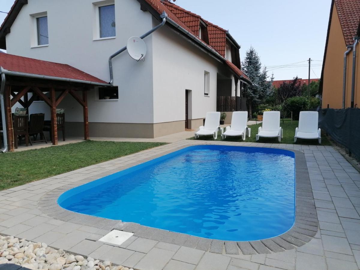 Villa Lili Apartments Balatonkeresztúr Dış mekan fotoğraf