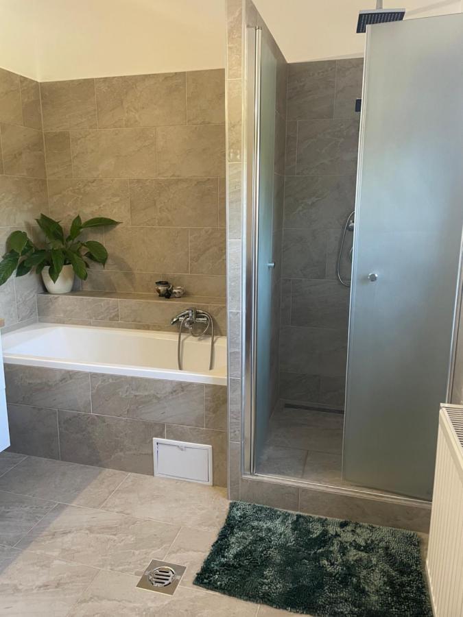 Villa Lili Apartments Balatonkeresztúr Dış mekan fotoğraf