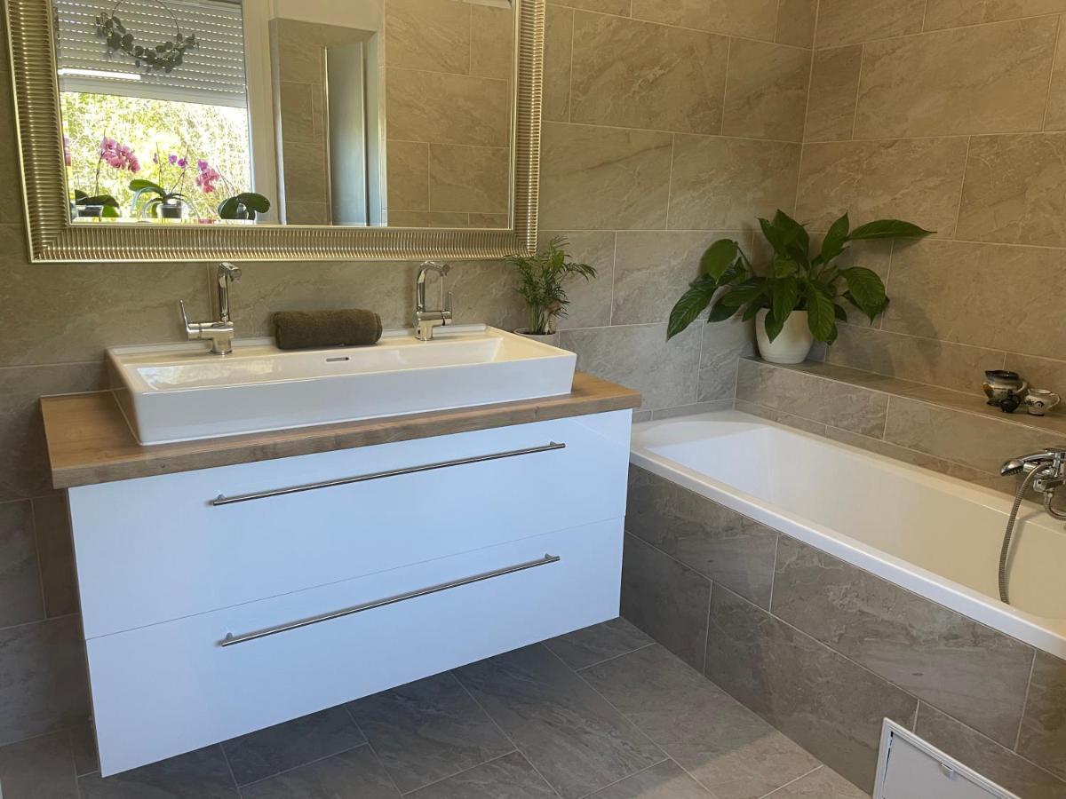 Villa Lili Apartments Balatonkeresztúr Dış mekan fotoğraf